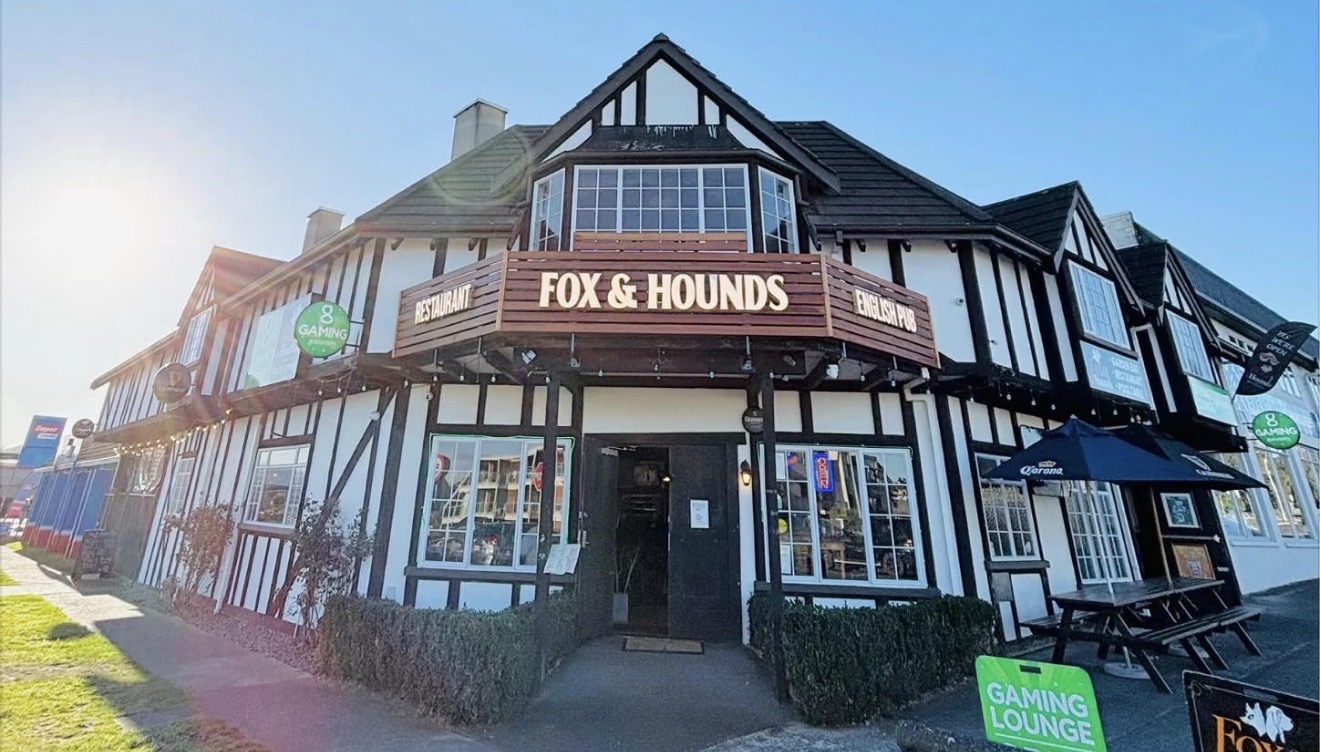 FOX & HOUNDS TAUPO
