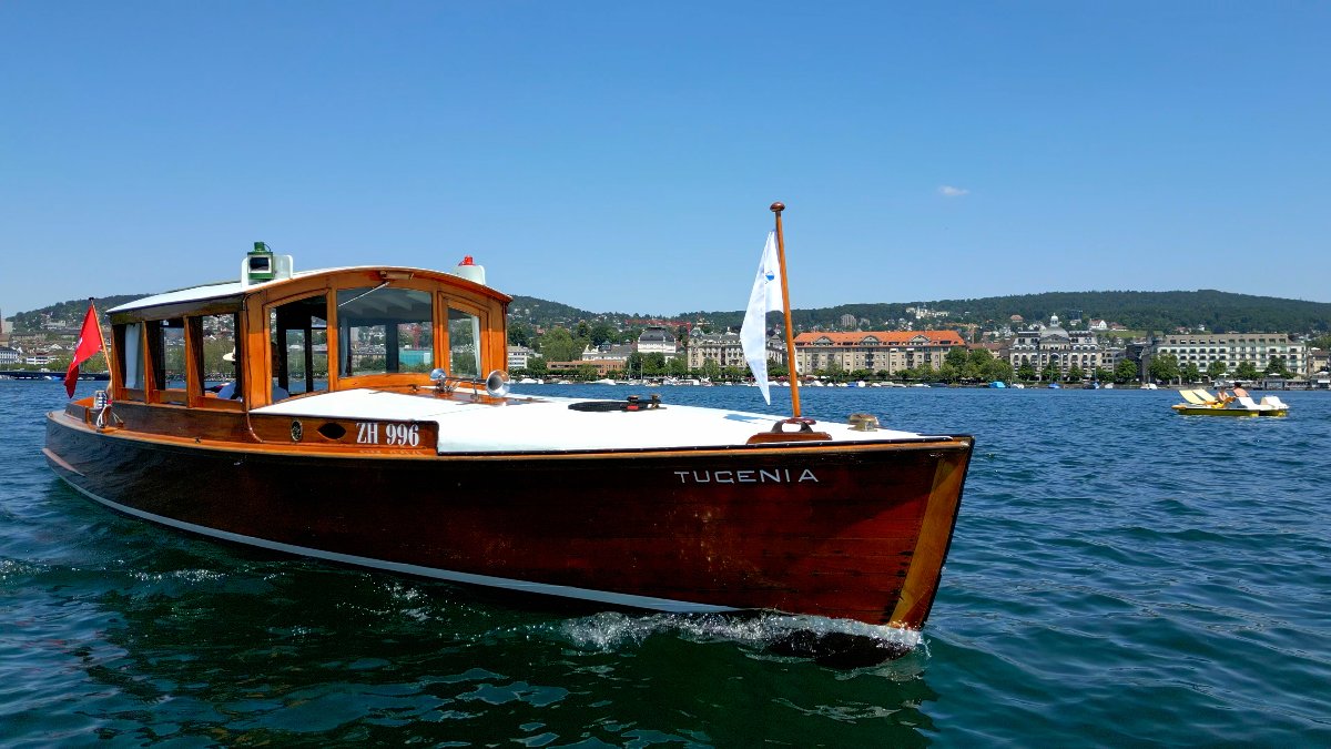 Historisches Salonboot TUGENIA